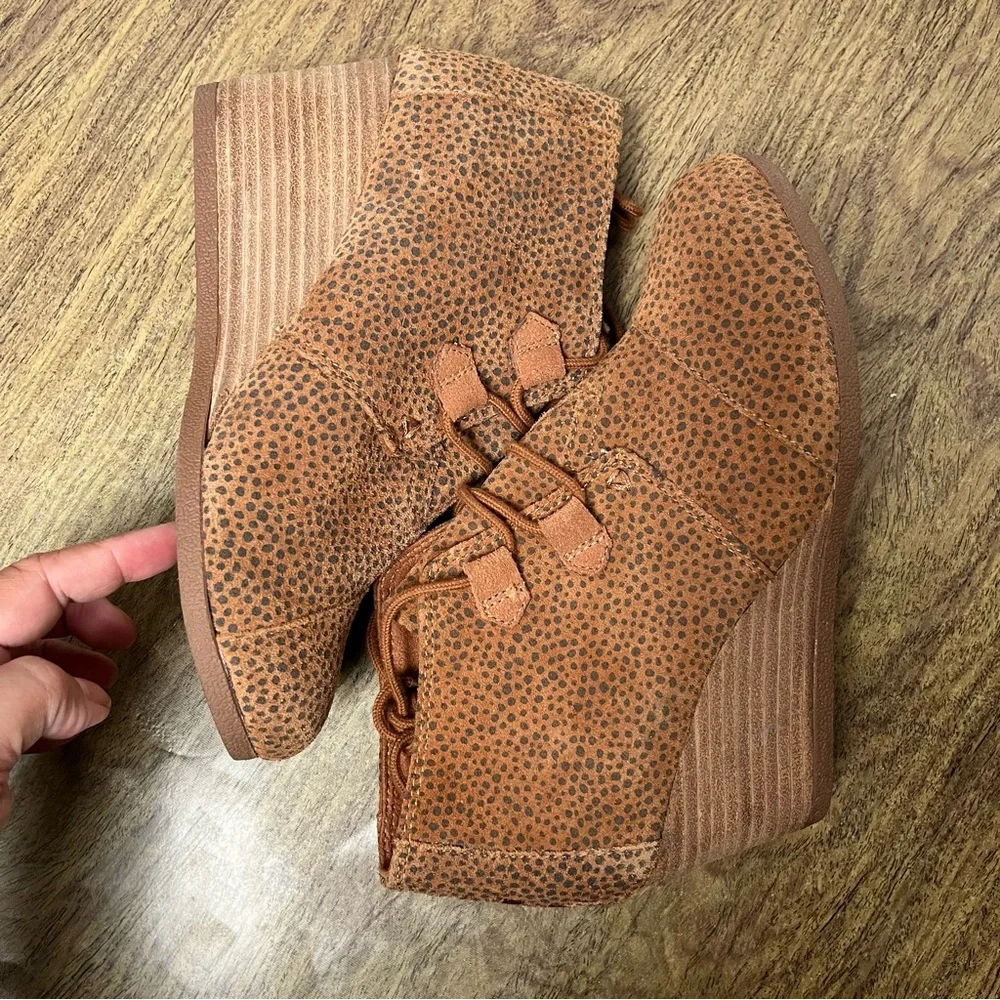 Toms Kala Suede Wedge Brown Booties Cheetah Print Ankle Boots Size 7